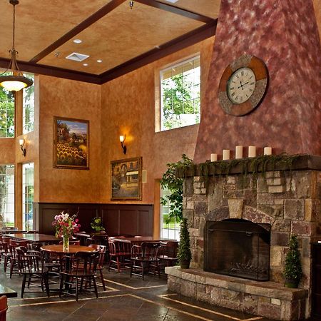 Silverton Inn & Suites エクステリア 写真