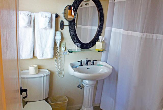 Silverton Inn & Suites エクステリア 写真
