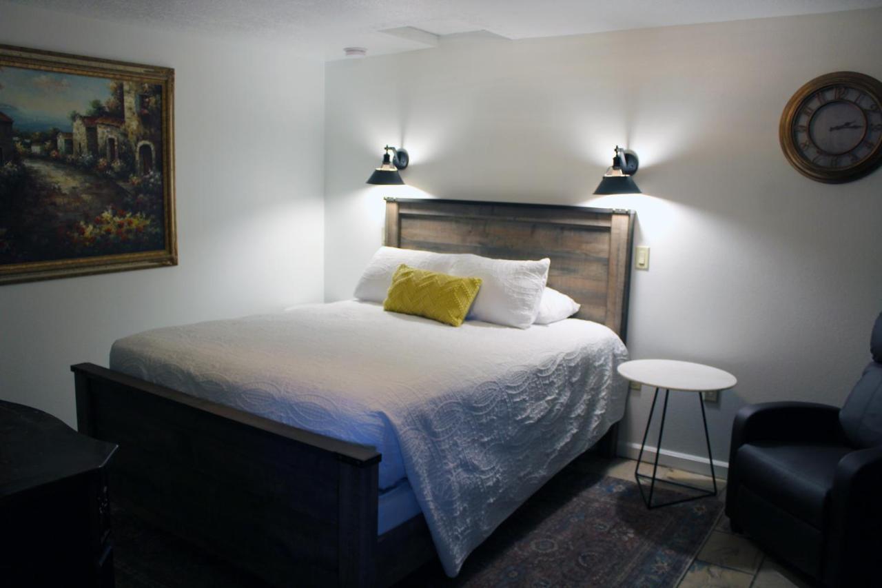 Silverton Inn & Suites エクステリア 写真