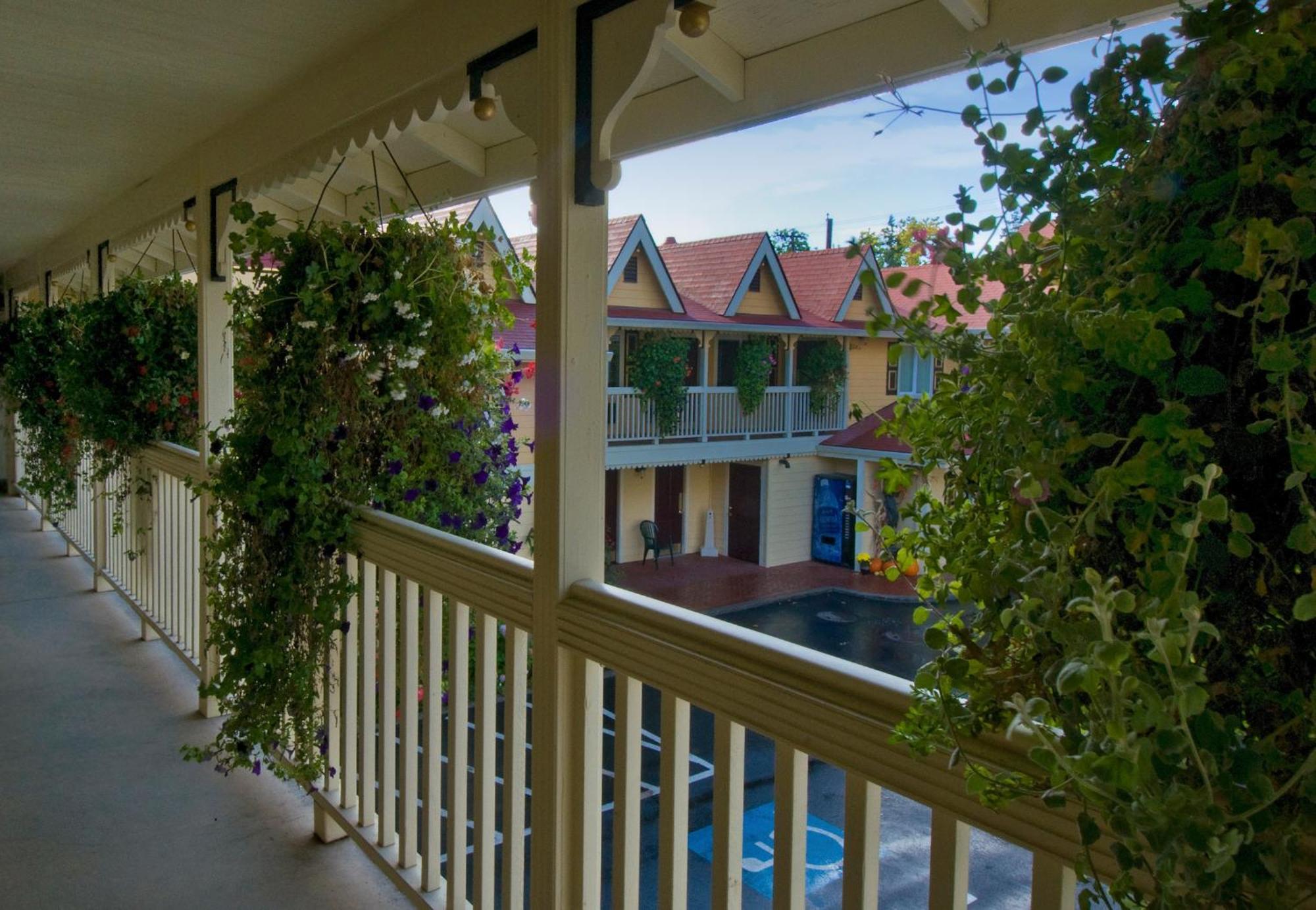 Silverton Inn & Suites エクステリア 写真