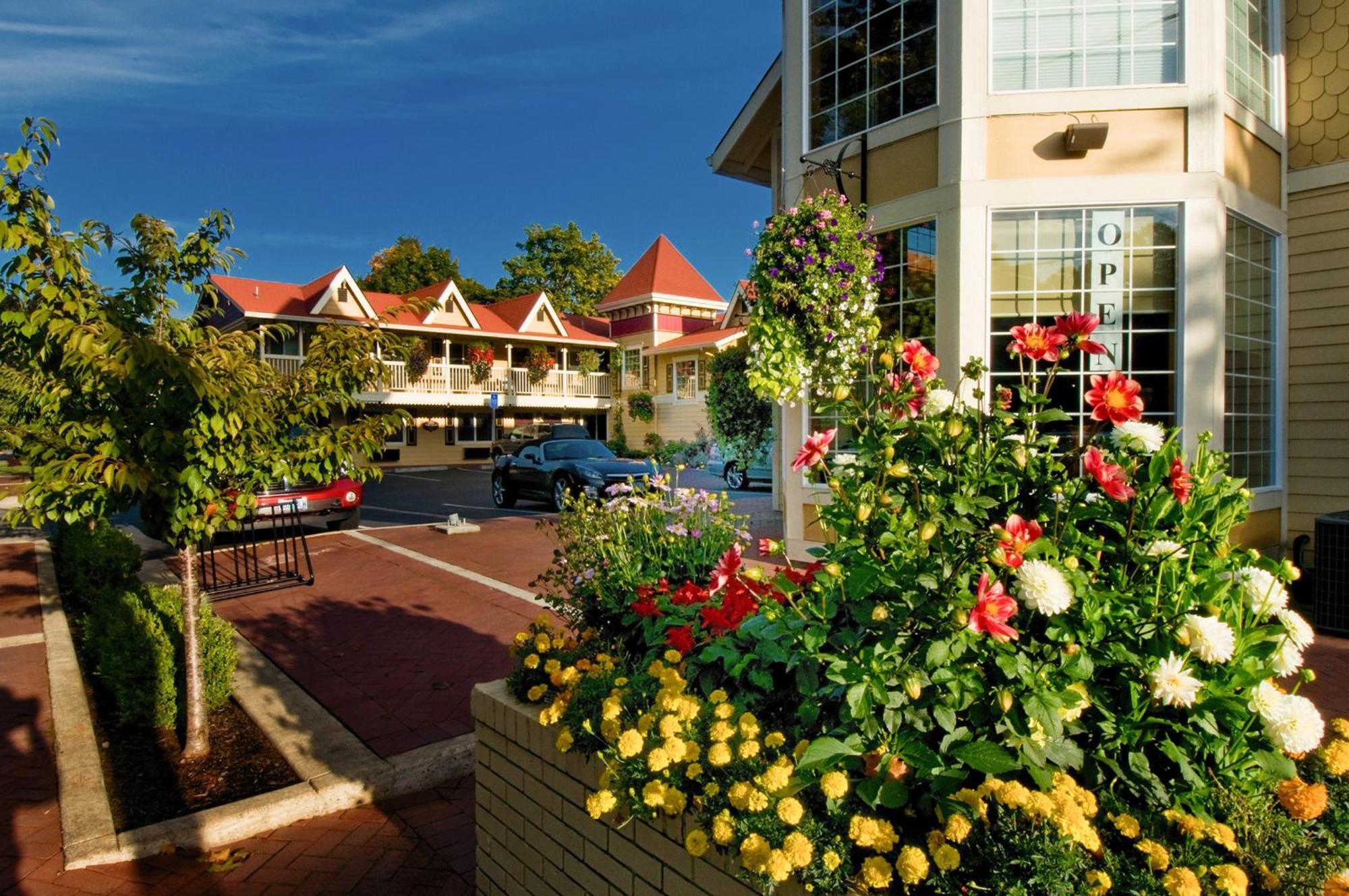 Silverton Inn & Suites エクステリア 写真