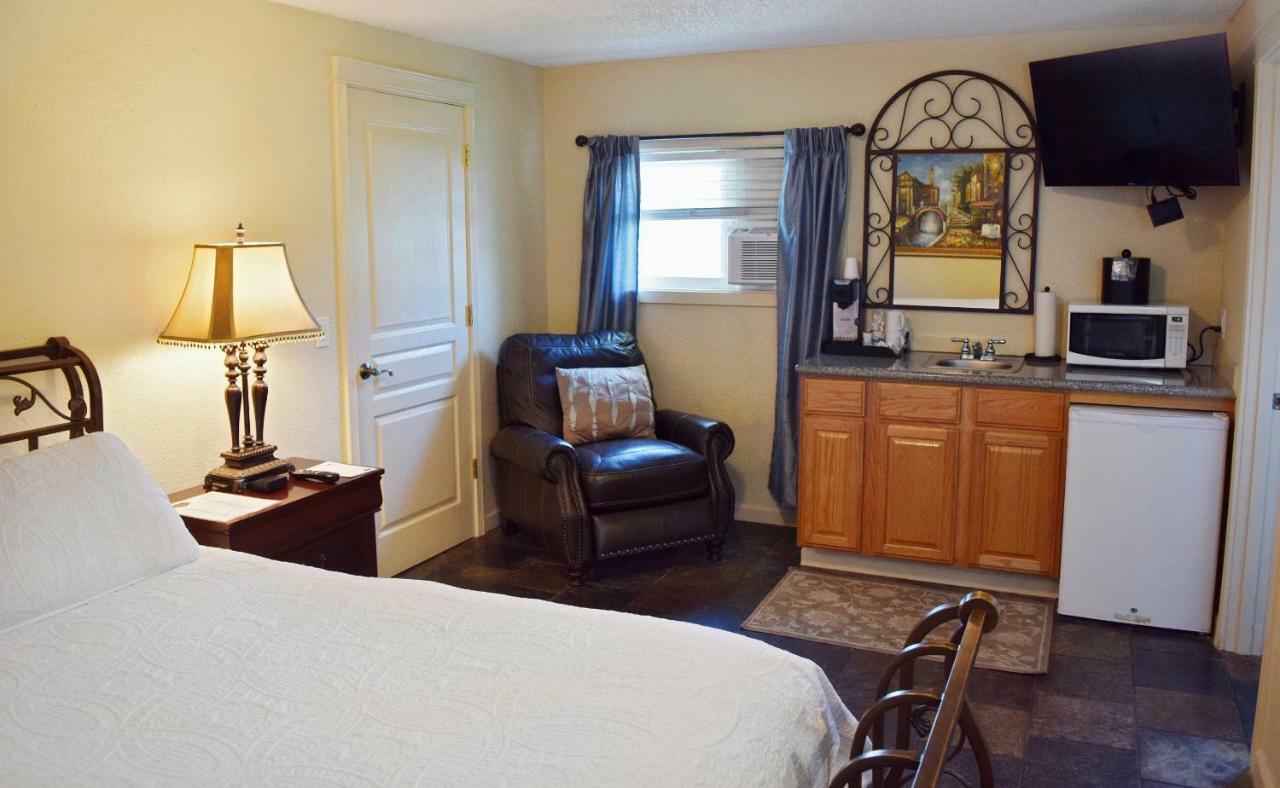 Silverton Inn & Suites エクステリア 写真