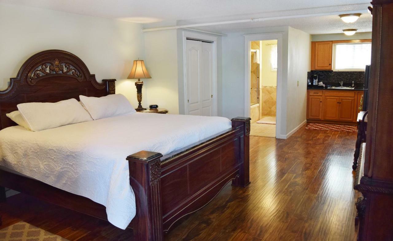 Silverton Inn & Suites エクステリア 写真
